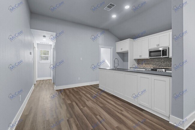 Photo - Adorable 3/2 in the Great Neighborhood of ...