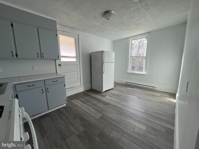 Photo - 762 Broad St Unit UPPER A