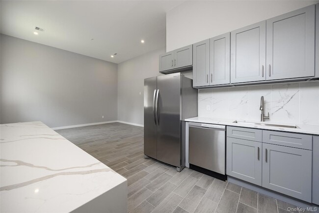 126 Innis Ave Unit 2-1