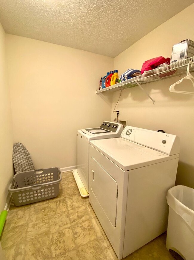Photo - 1012 Harts Cove Way