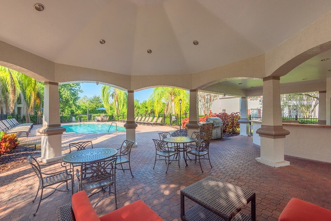 Outdoor kitchen with entertainment area - Asprey at Lake Brandon Apartments