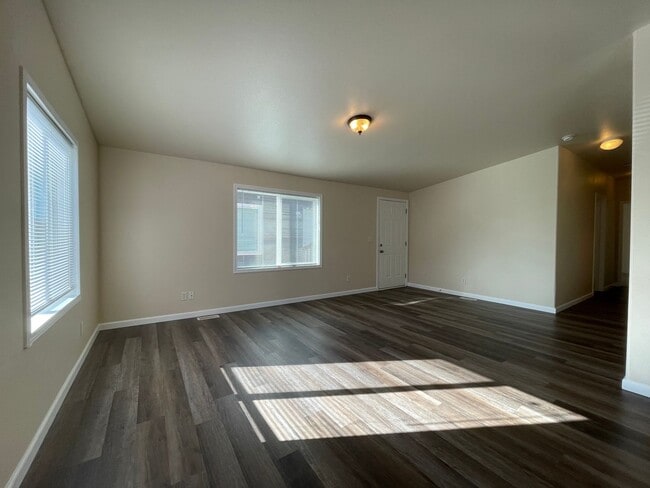 Photo - 2327 108th St E