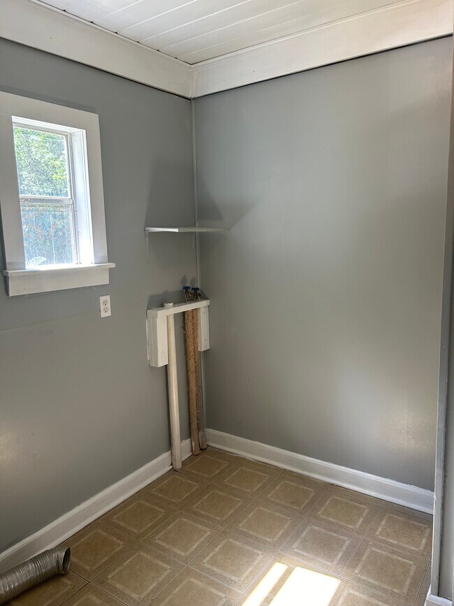 Photo - 317 NC 742 S