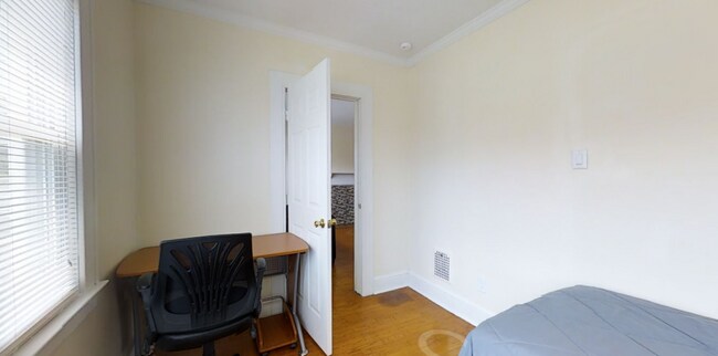 Photo - 2401 E Genesee St Unit 2