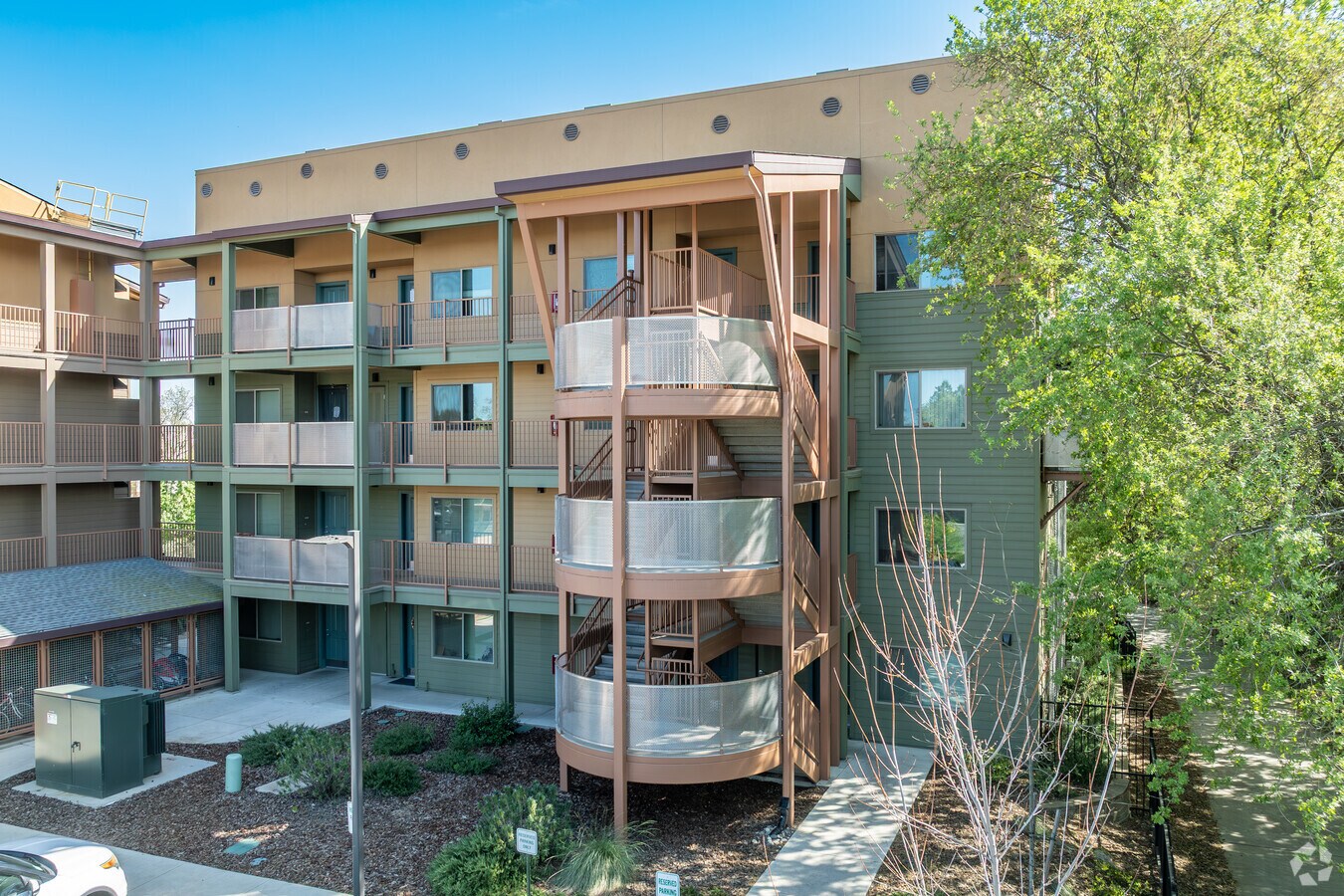 Foto alternativa del edificio - Creekside Davis Apartments