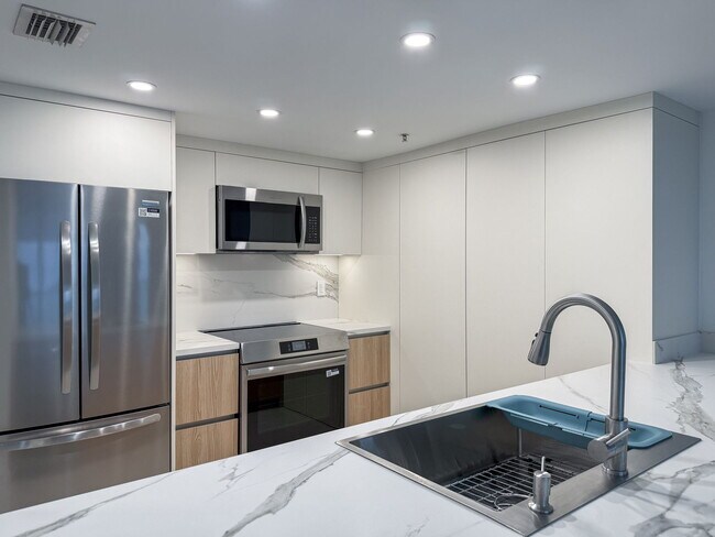 Photo - 1800 N Bayshore Dr Unit 3705