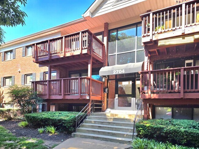 Building Photo - 2704 Dartmouth Rd Unit 3