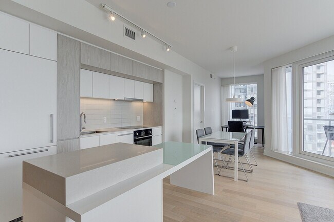 Photo - 1288 Rue Saint-Antoine O Unit 2804