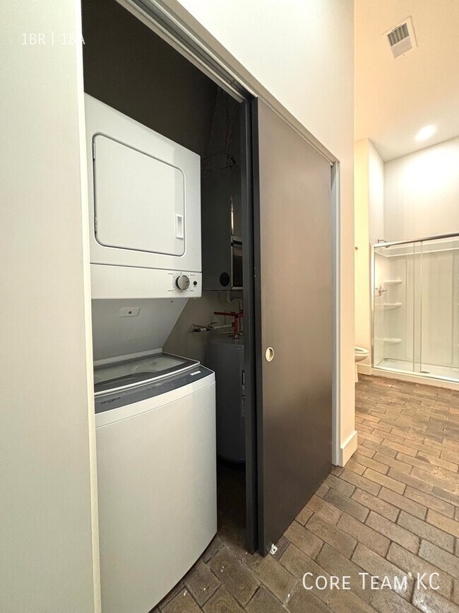 Photo - 3100 E Gillham Plaza Unit 205