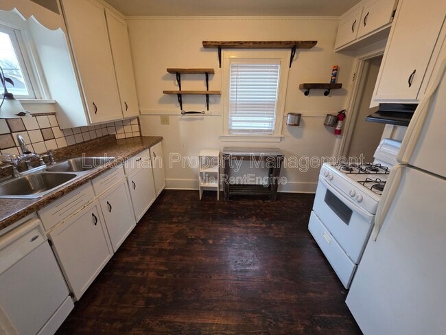 Photo - 1916 James St