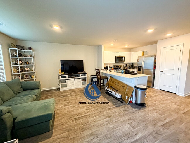 Photo - 119 Seymour Vlg Dr