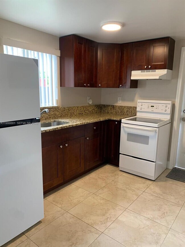 Photo - 19121 NE Miami Ct Unit 1