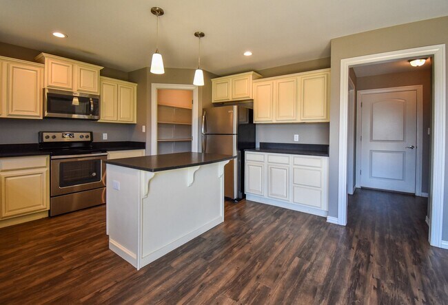 Photo - Stunning 3 bedroom, 2 bathroom Home availa...