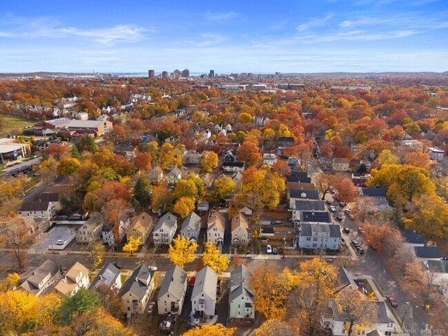 Building Photo - 39 Lander St Unit 3rd Floor