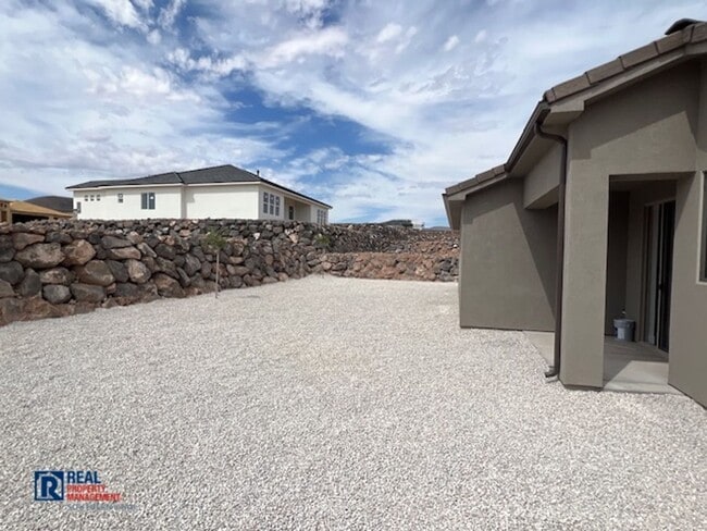 Photo - Large Home in Firerock