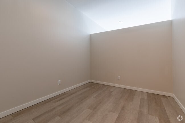 1BR, 1BA - 600SF, Bedroom