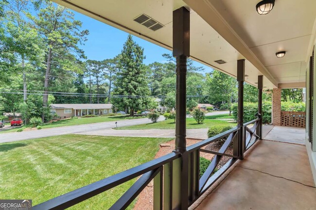 Photo - 759 Glen Cir SW