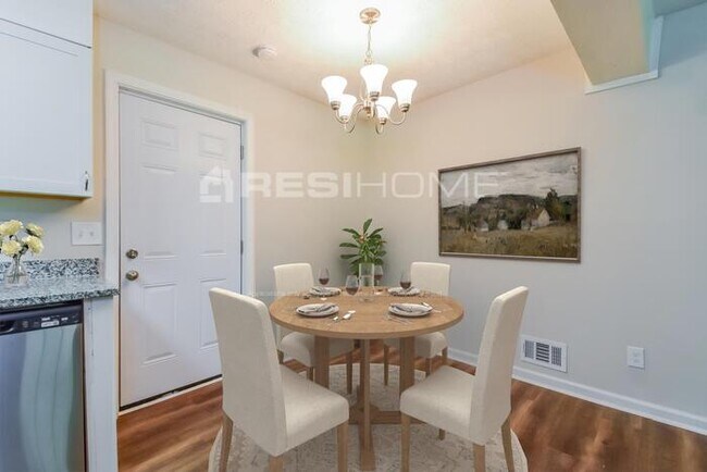 Photo - 113 Clifford Ct