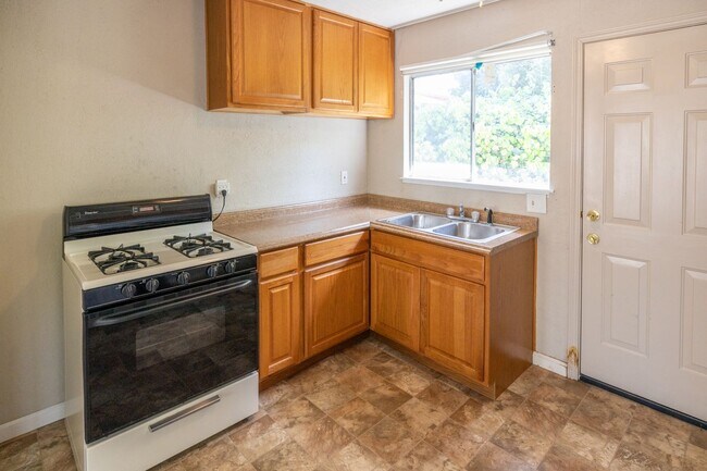 Photo - 2112 Tenth St Unit B