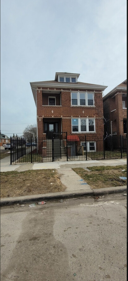 Photo - 6601 S Washtenaw Ave. House