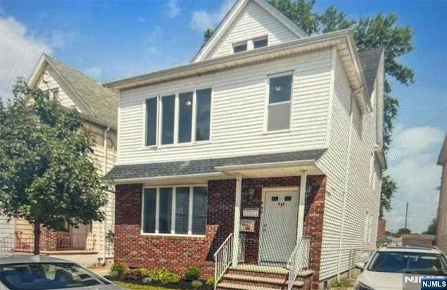 Building Photo - 453 Banta Ave Rental