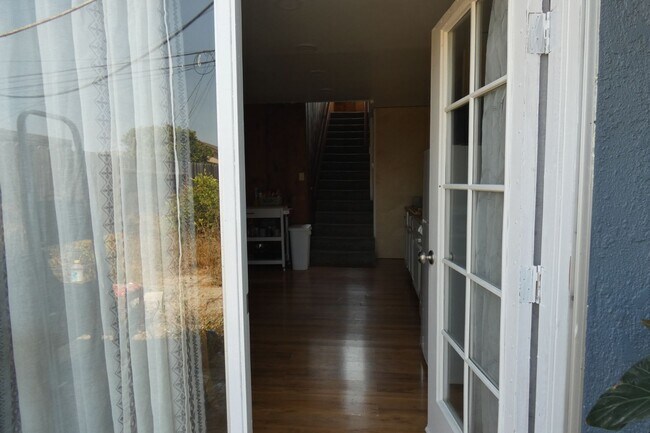 Building Photo - One Bedroom , one bath apartment for rent