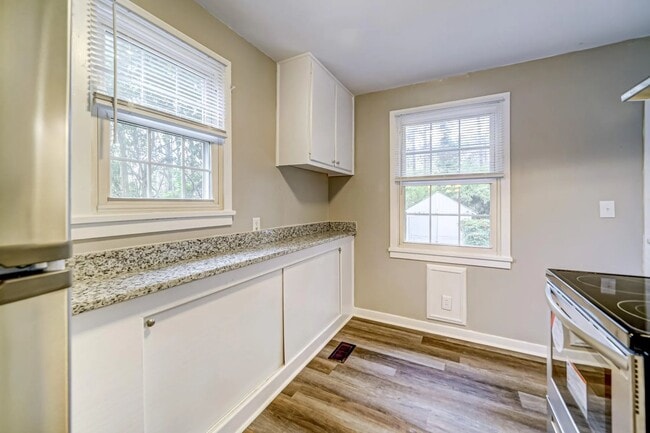 Photo - 661 Lorraine Dr