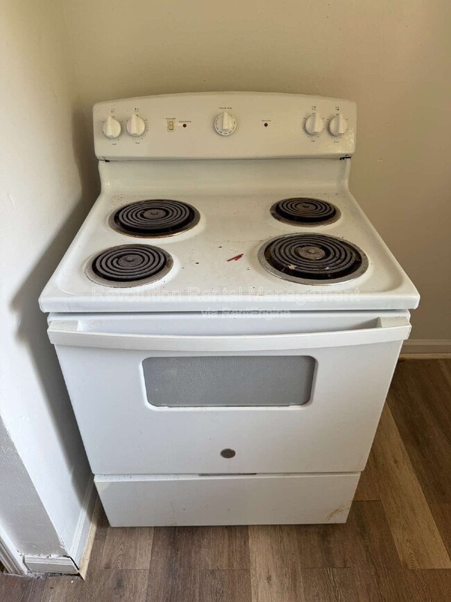 Photo - 721 English St