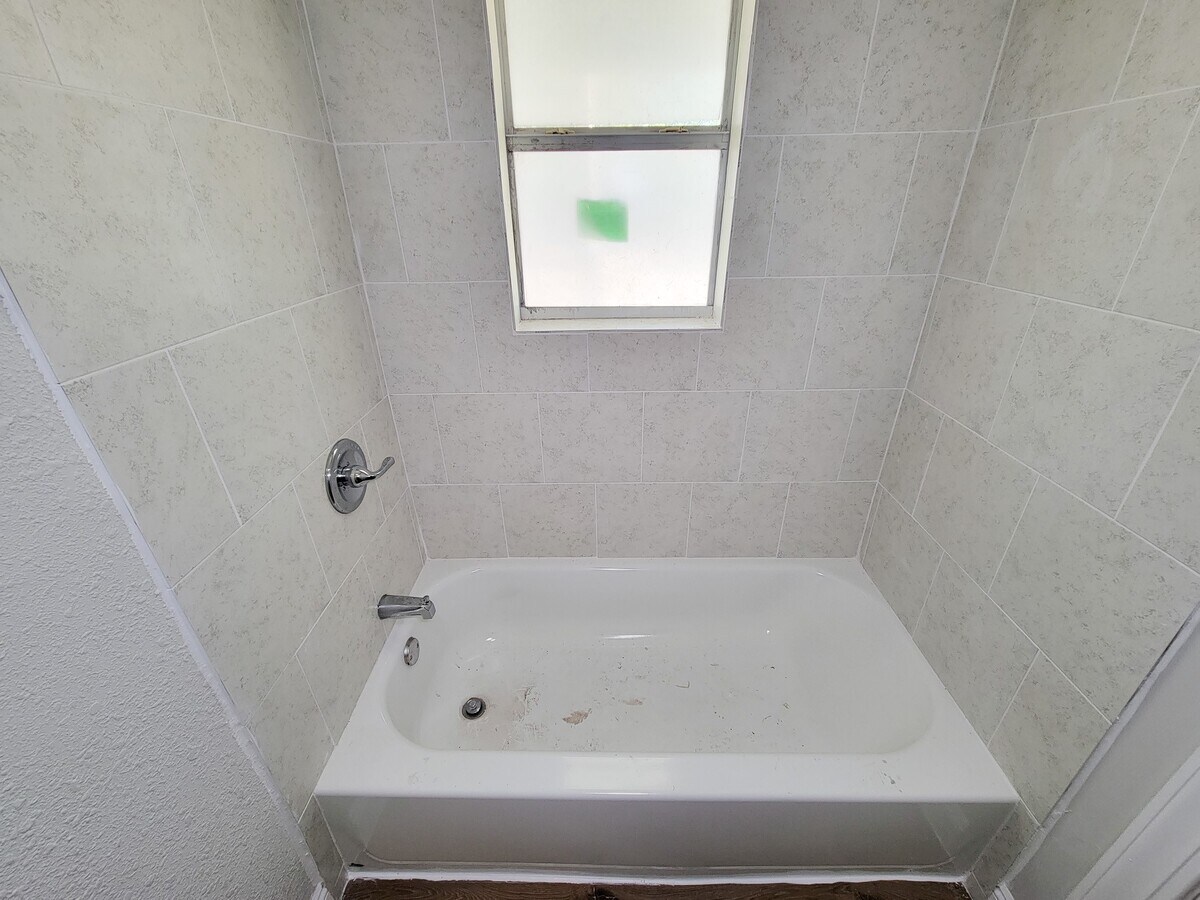 Photo - 711 Ave A Ave