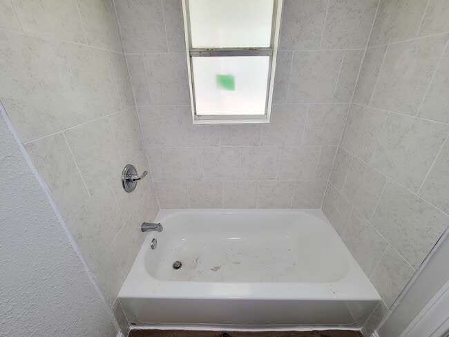 Building Photo - 711 Ave A