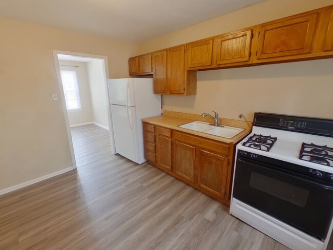 Photo - 1548 N Pinecrest Ave