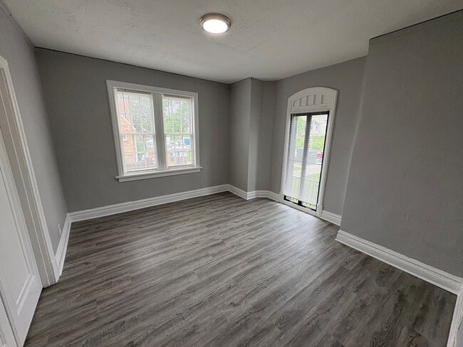 5345-49 Cabanne