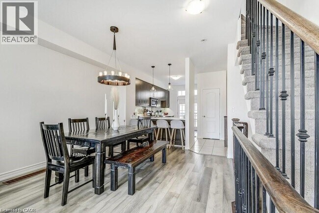 Photo - 2362 Treversh Common