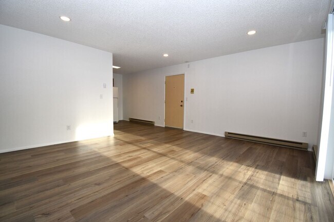 Photo - Great centrally located 2nd floor, 2 Bedroom 1 Bathroom apartment! Unit 60