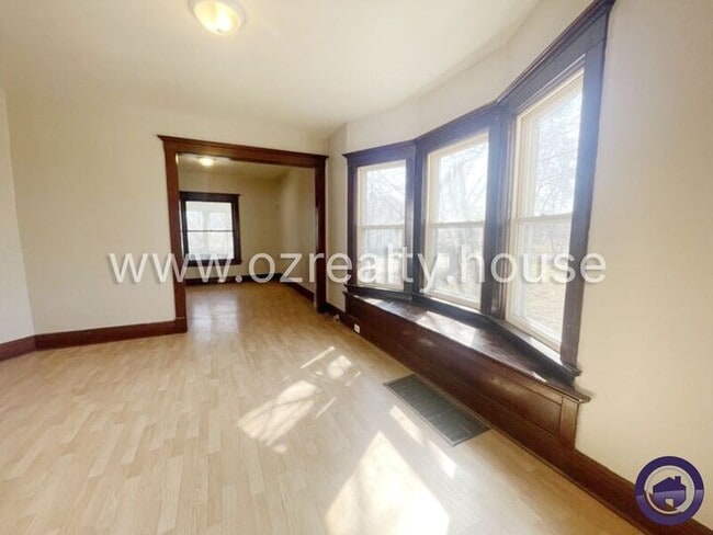 Photo - 1031 N Michigan St