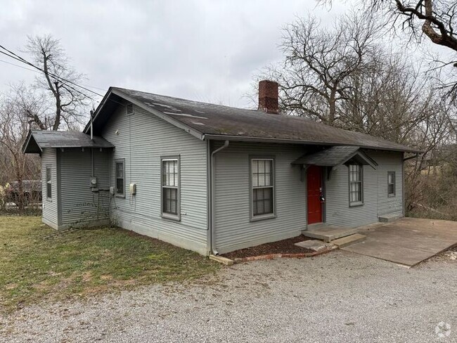 Building Photo - Beautiful Cottage Renovation! 3 Bedroom Cl... Rental