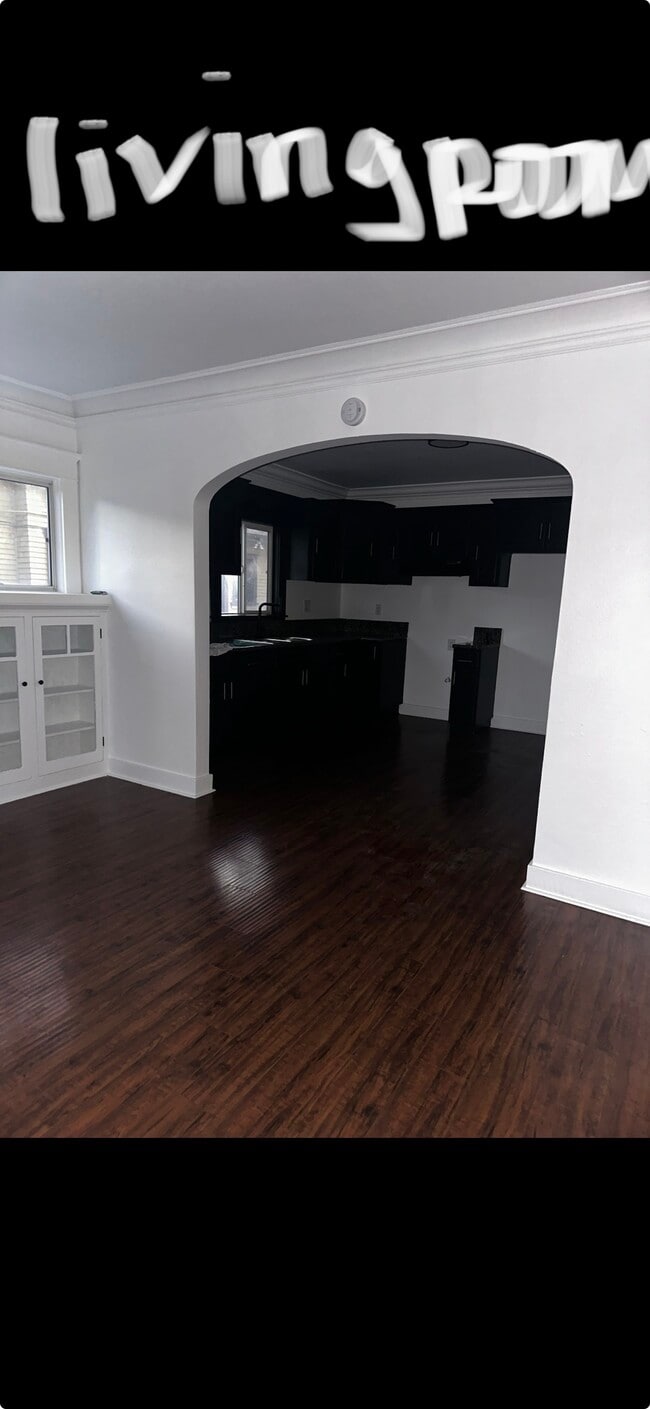 Building Photo - 613 W 48th St Rental