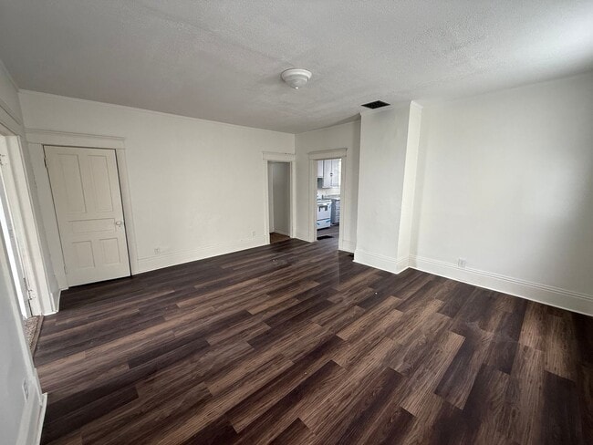 Photo - 402 Eastern Ave