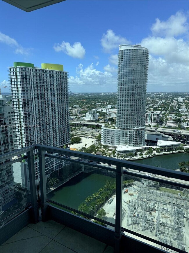 Photo - 92 SW 3rd St Unidad 3909