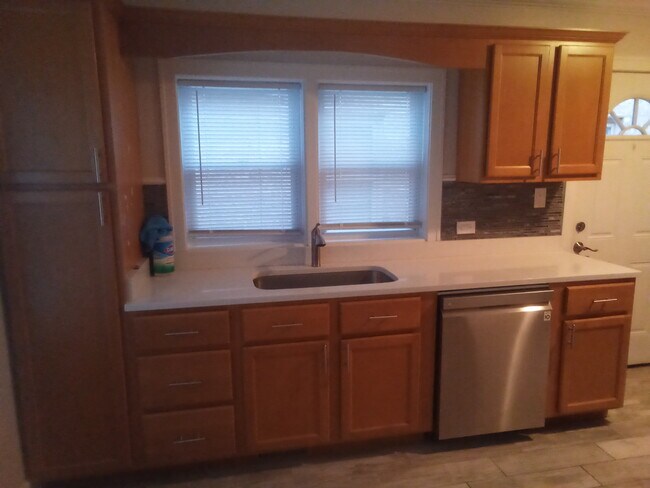 Photo - 2521 Maple St