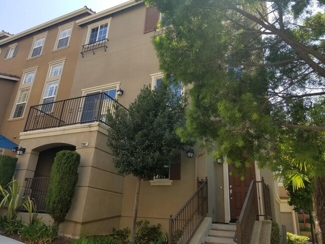 Photo - 2982 Larciano St