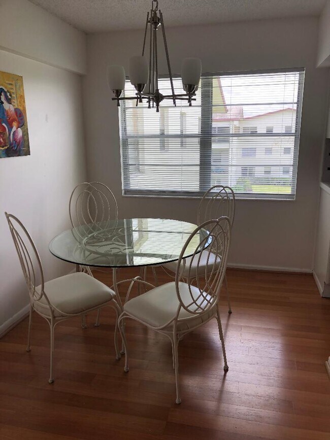 Photo - 243 Fanshaw F