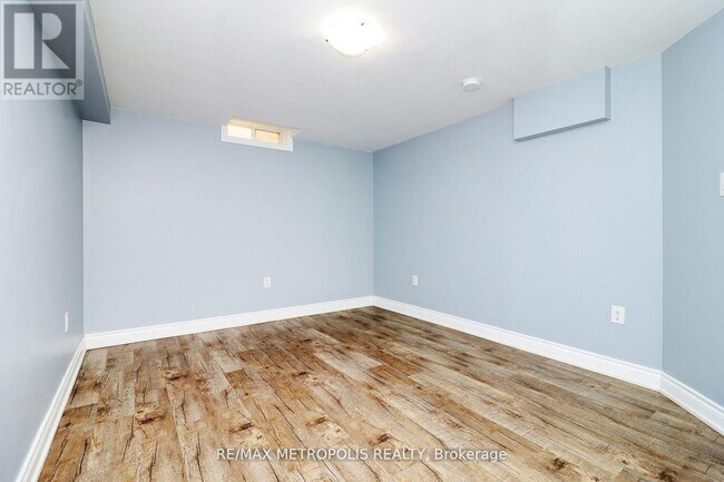 Photo - 33 Lipton Crescent