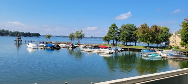 Building Photo - 862 Southwest Dr Unit Waterfront Condo