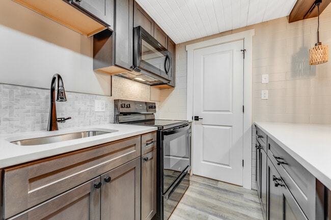 Photo - 2772 University Ave