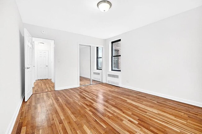 Photo - 2244 Bronx Pk E