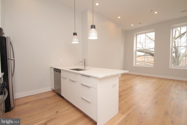 Photo - 220 S 3rd St Unidad 203