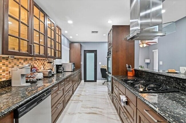 Photo - 620 Camellia Ct