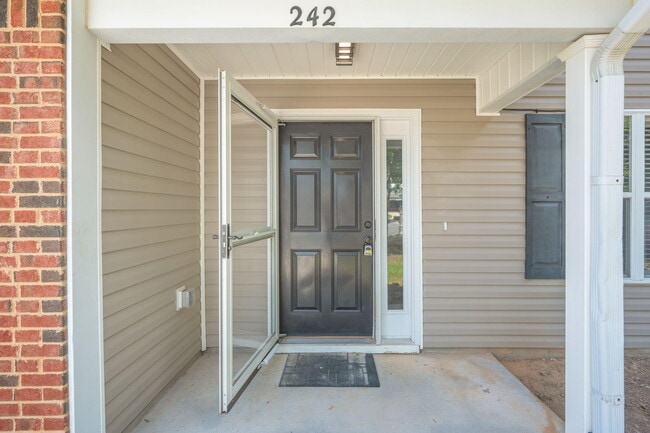 Photo - 242 Wainwright Dr