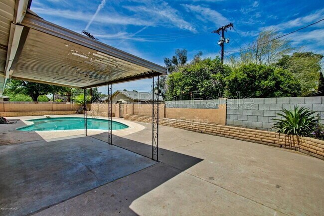 Photo - 1030 E Manhatton Dr